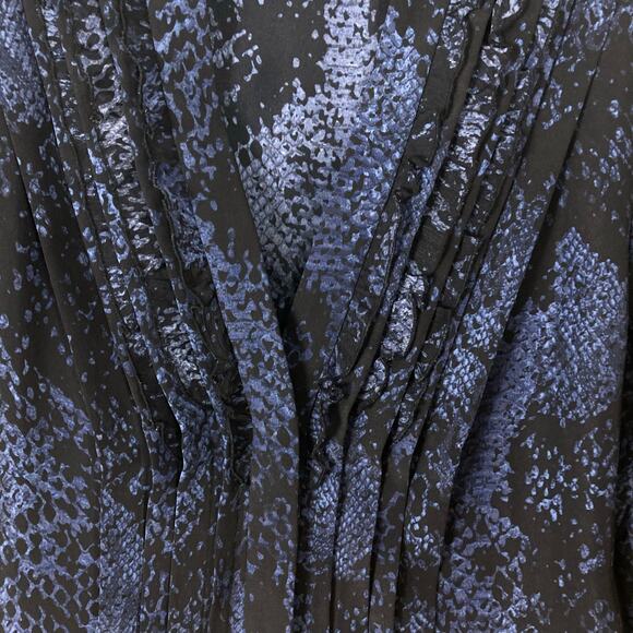 NWOT TAHARI Top S Black-Blue Snakeskin Pleated Snaps Long-Sleeve Henley Crepe - Picture 4 of 10